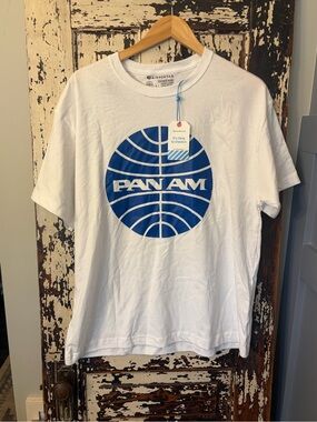 Pan Am Vintage Logo airline. Souvenir unisex Tee. NWT. size L. Retro